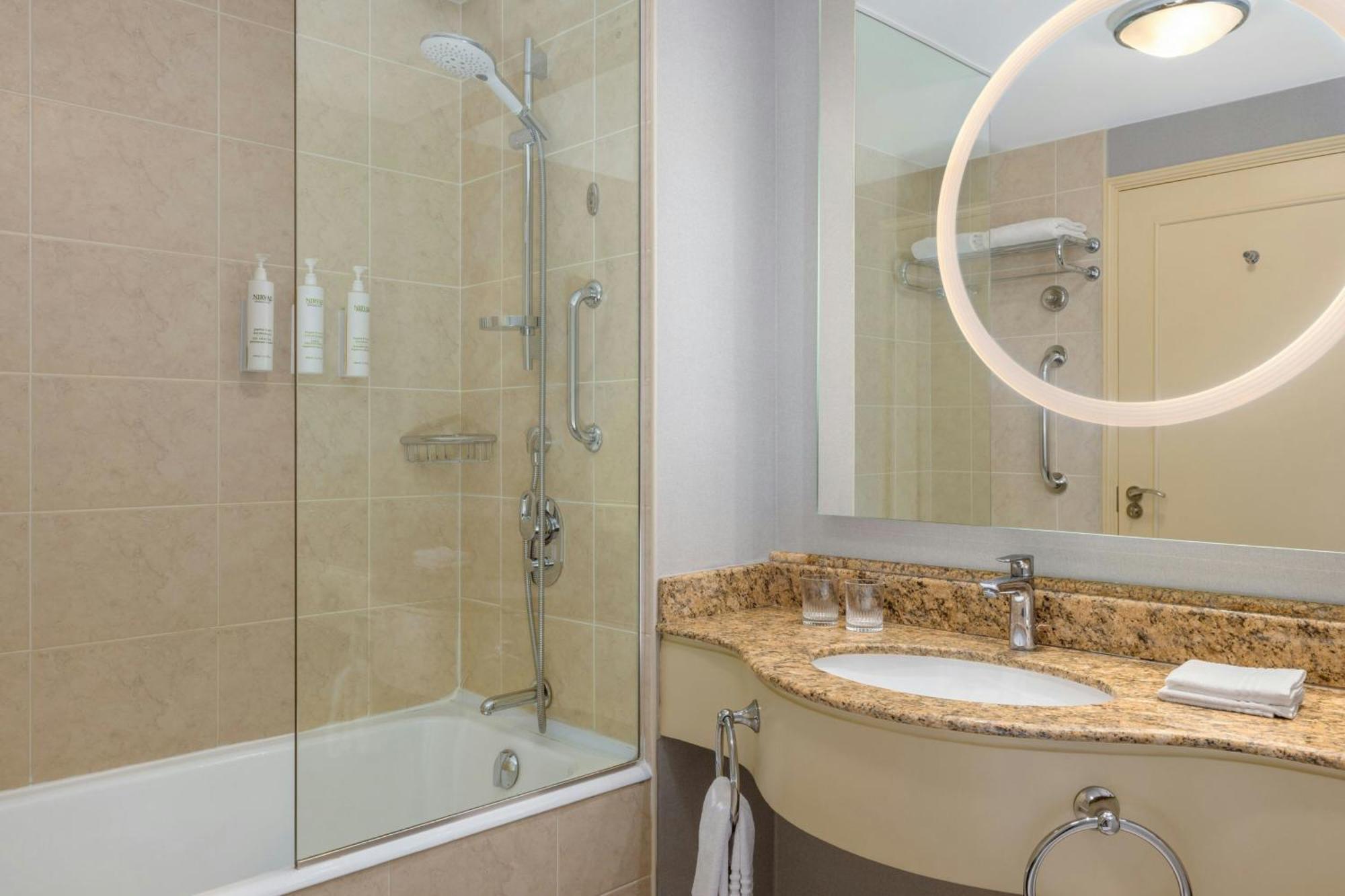Courtyard By Marriott Tbilisi Hotel Eksteriør billede