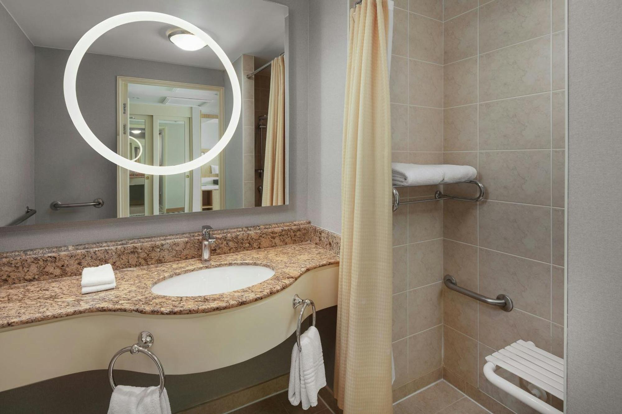 Courtyard By Marriott Tbilisi Hotel Eksteriør billede